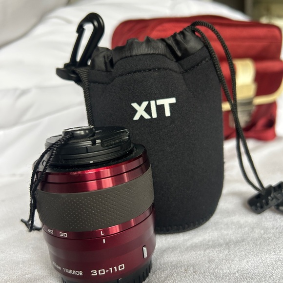 Nikon J3 maroon camera with additional lens - Picture 7 of 9